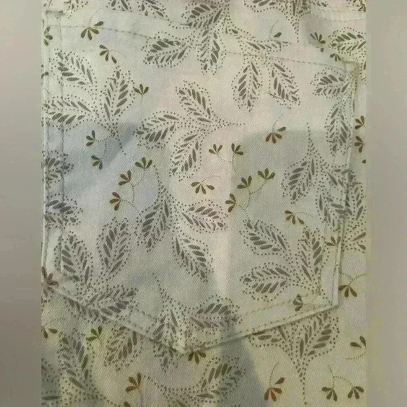 NYDJ new NWT Ella Jean Shorts With Side Slits Floral Size 14 Angel oak - Picture 5 of 9